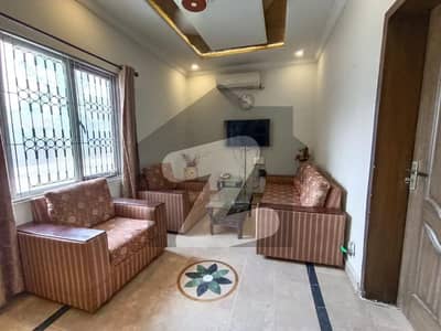 ایف ۔ 7/1 ایف ۔ 7,اسلام آباد میں 2 کمروں کا 1 کنال بالائی پورشن 2.4 لاکھ میں کرایہ پر دستیاب ہے۔