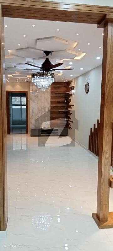 10 Marla Luxury Beautiful House Available For Sale 10 Marla Luxury Beautiful House Available For Sale