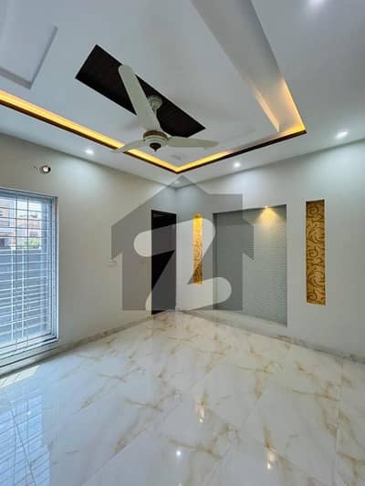 Prime Location 10 Marla House For Sale Is Available In Izmir Town