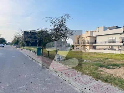 10 Marla Plot In Fully Developed Area