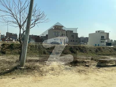 DHAPhase 8 Y-362 5 marla near mosque & markete