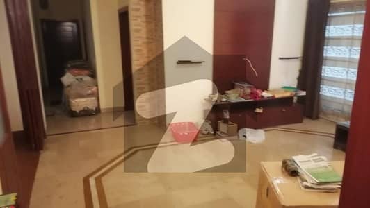 F11 400 Sq Yd House For Sale