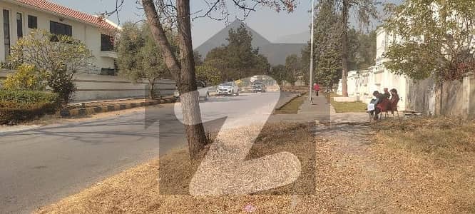 FlF 7 Residential Plot Available 60*100 In Close And Street Direct Access From Double Road Beautiful Location With Reasonable Price.