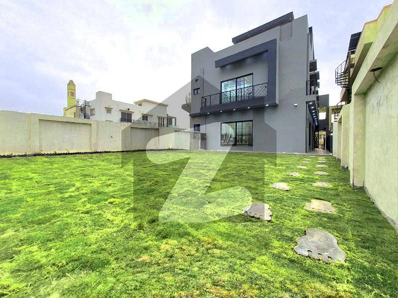Amazing 17 Marla House With Beautiful Lawn Near Malik Riaz Masjid Amazing 17 Marla House With Beautiful Lawn Near Malik Riaz Masjid