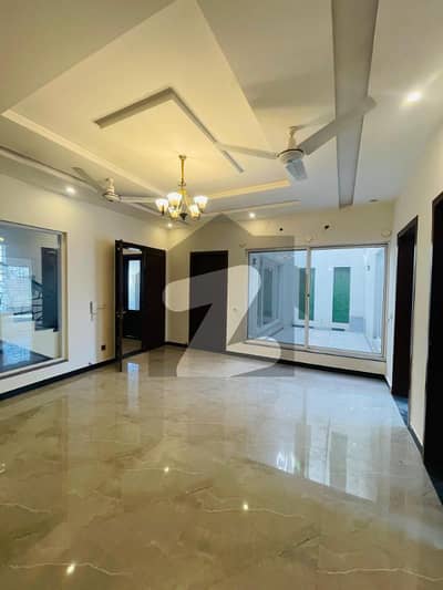 10 Marlas Single Unit Luxarry Full House Available For Rent