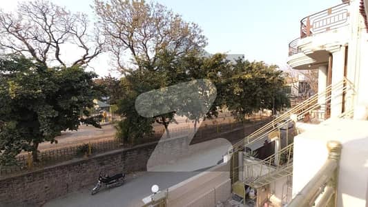 جی ۔ 6 اسلام آباد میں 5 کمروں کا 10 مرلہ مکان 8.0 کروڑ میں برائے فروخت۔