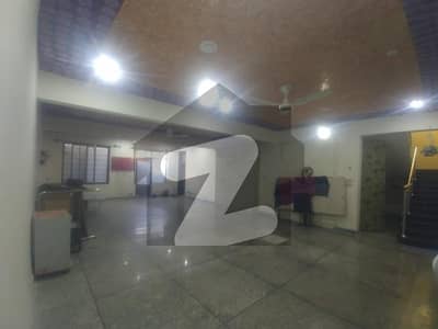 مین مانسہرہ روڈ ایبٹ آباد میں 7 کمروں کا 12 مرلہ مکان 3.75 کروڑ میں برائے فروخت۔