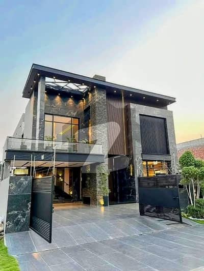 Elegant 1 Kanal Home A Perfect Blend Of Luxury And Comfort, Near DOLMEN MALL, Top Location, Facing Park, Solid Build, In DHA Phase 6 At Reasonable Price