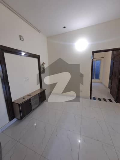 Bachelors Job Holders Students Flats Available