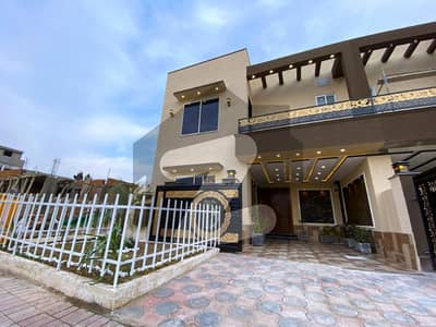 بحریہ ٹاؤن فیز 8 بحریہ ٹاؤن راولپنڈی,راولپنڈی میں 4 کمروں کا 5 مرلہ مکان 1.95 کروڑ میں برائے فروخت۔