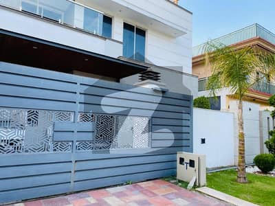 جی ۔ 11 اسلام آباد میں 6 کمروں کا 1 کنال مکان 16.5 کروڑ میں برائے فروخت۔