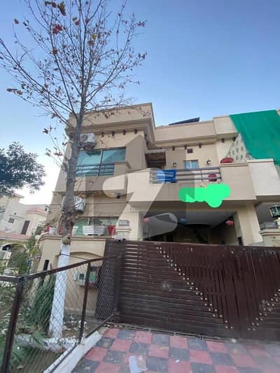 Ali Block 5 Marla Boulevard Corner Slightly Used House For Sale House For Sale Direct Access To Main Boulevard Near To Mosque Commercial Park 1.5 Marla Extra Land For Lawn 50 Wide Road