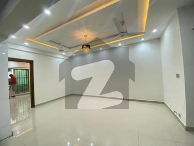 ایف ۔ 11 اسلام آباد میں 2 کمروں کا 8 مرلہ فلیٹ 2.8 کروڑ میں برائے فروخت۔