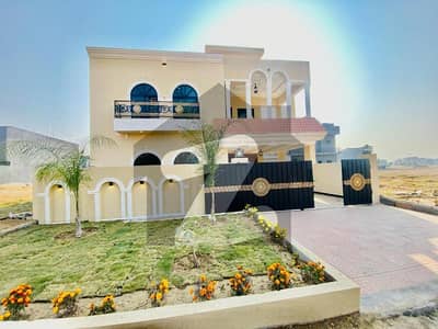 بحریہ ٹاؤن فیز 8 بحریہ ٹاؤن راولپنڈی,راولپنڈی میں 5 کمروں کا 10 مرلہ مکان 3.6 کروڑ میں برائے فروخت۔