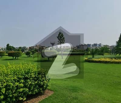 ڈی ایچ اے فیز 8 - بلاک ٹی فیز 8,ڈیفنس (ڈی ایچ اے),لاہور میں 1 کنال رہائشی پلاٹ 4.0 کروڑ میں برائے فروخت۔