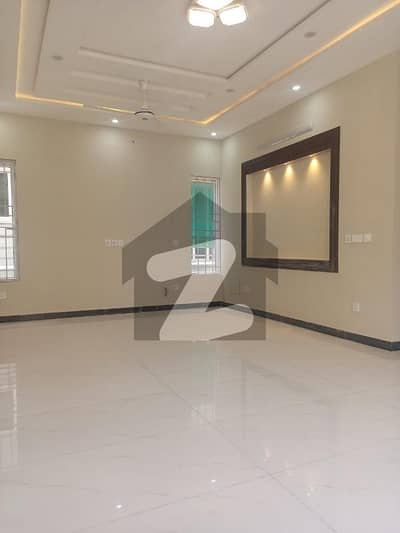 10 Marla Beautiful House For Sale