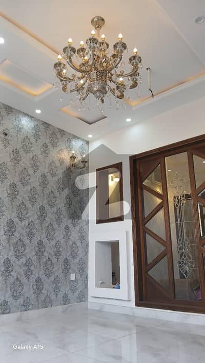 ایل ڈی اے ایوینیو لاہور میں 6 کمروں کا 10 مرلہ مکان 3.85 کروڑ میں برائے فروخت۔
