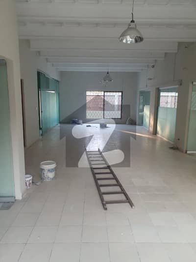 1 Kanal Beautiful House Available For Rent