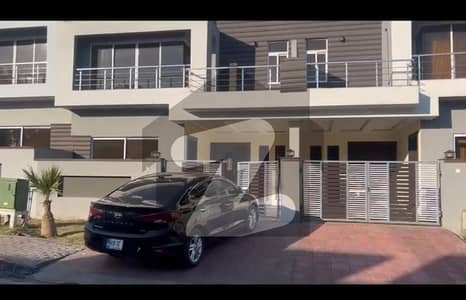 Beautiful Villa Available For Sale