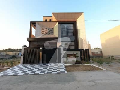 ایل ڈی اے ایوینیو لاہور میں 5 کمروں کا 10 مرلہ مکان 3.9 کروڑ میں برائے فروخت۔