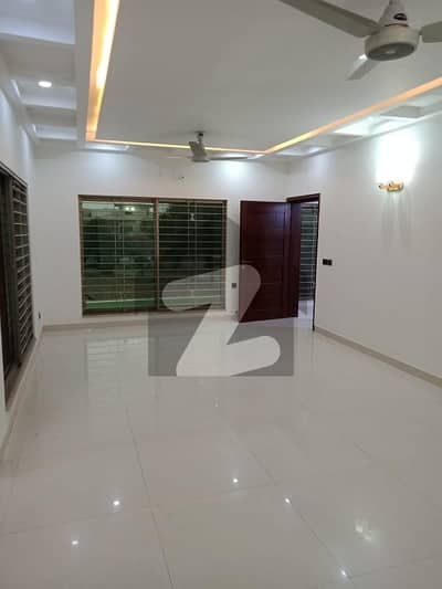 Valencia Town Kanal Upper Portion For Rent