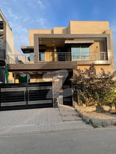 10 Marla House For Rent . F Block Hot Location.