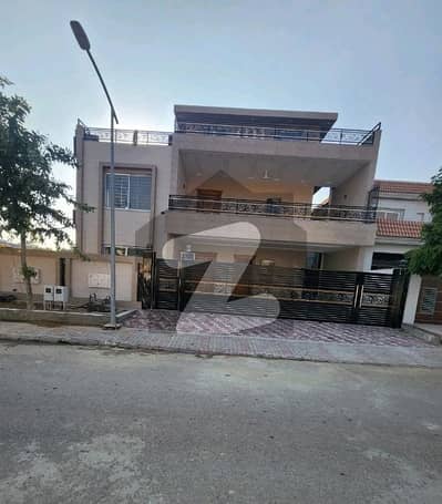 Prime Location House Of 1 Kanal For sale In Top City 1 - Block C