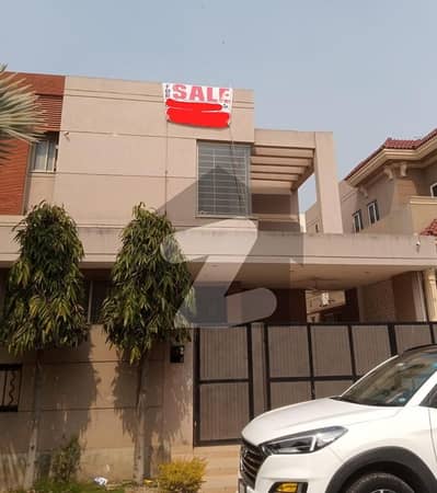 10 marla Full Basement Used House for Sale at Prime Location in PHASE-8 DHA.