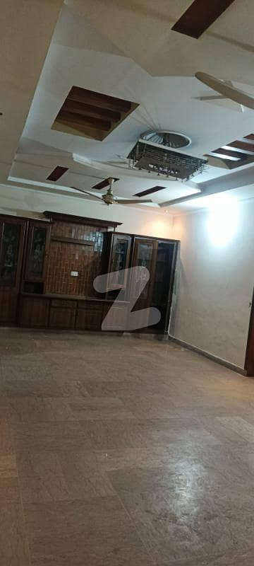 Iqbal Town : 10 Marla House For Rent