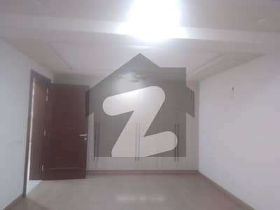 گلبرگ 5 گلبرگ,لاہور میں 8 کمروں کا 1 کنال مکان 5.0 لاکھ میں کرایہ پر دستیاب ہے۔