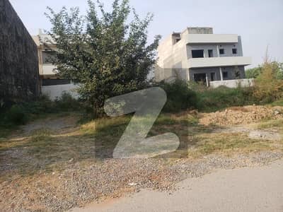 جی ۔ 13/1 جی ۔ 13,اسلام آباد میں 10 مرلہ رہائشی پلاٹ 5.5 کروڑ میں برائے فروخت۔