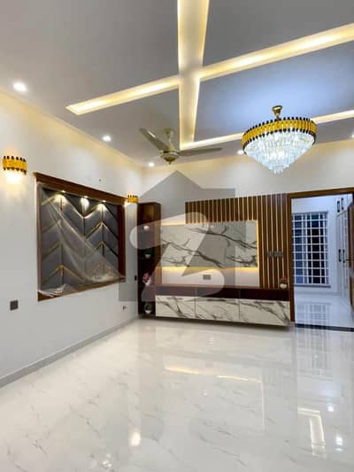 بحریہ ٹاؤن فیز 8 بحریہ ٹاؤن راولپنڈی,راولپنڈی میں 3 کمروں کا 5 مرلہ مکان 1.85 کروڑ میں برائے فروخت۔