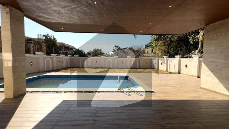 Elegant Family Residence With Luxe Amenities And Pool Elegant Family Residence With Luxe Amenities And Pool