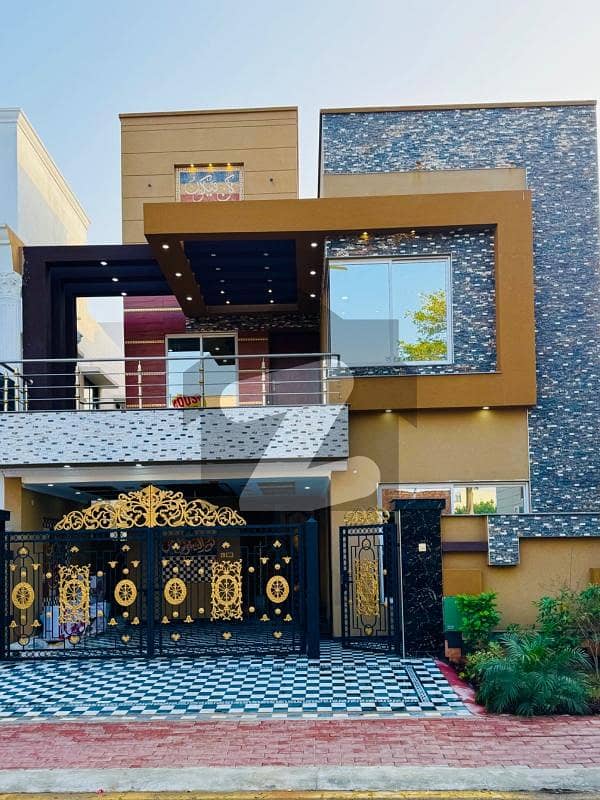 8 Marla Modern House at Bahria Nasheman Lahore.