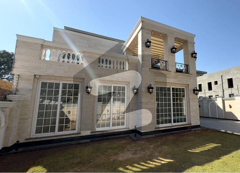 Luxurious Architectural Masterpiece with Stunning Pool Luxurious Architectural Masterpiece with Stunning Pool