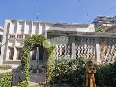 گلبرگ 3 - بلاک ایچ گلبرگ 3,گلبرگ,لاہور میں 1 کنال مکان 14.5 کروڑ میں برائے فروخت۔