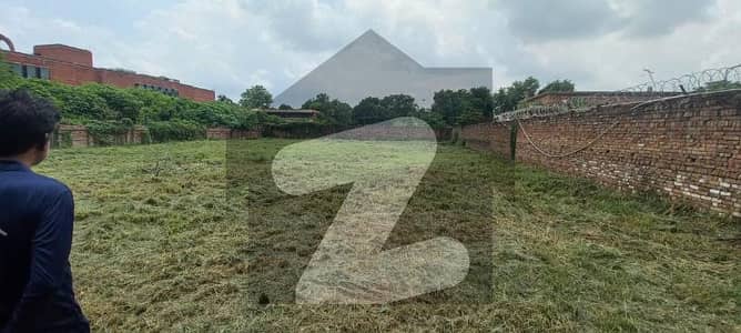 4 Kanal 10 SQFT Clear Commercial Plot For Sale Near HBL Head Office Mall Road