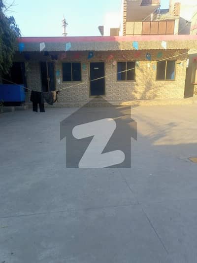 جیل روڈ فیصل آباد میں 11 کمروں کا 1 کنال مکان 25.0 کروڑ میں برائے فروخت۔