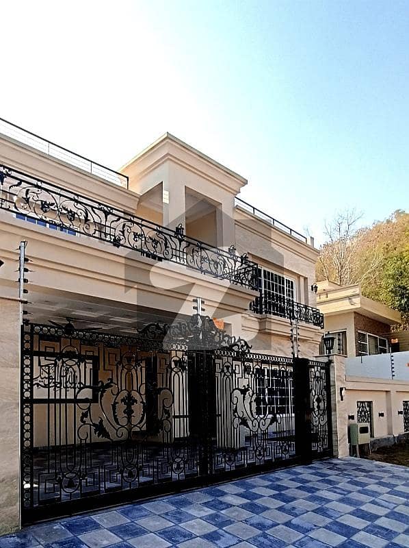 5 Bedroom House Available For Sale In DHA 1 5 Bedroom House Available For Sale In DHA 1