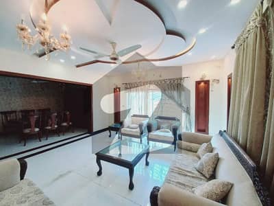 بحریہ ٹاؤن فیز 3 بحریہ ٹاؤن راولپنڈی,راولپنڈی میں 6 کمروں کا 1 کنال مکان 4.4 لاکھ میں کرایہ پر دستیاب ہے۔