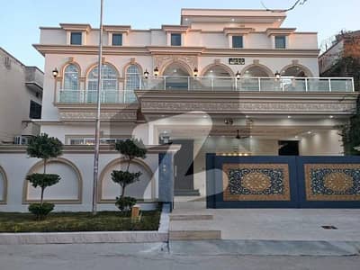 جی ۔ 13/2 جی ۔ 13,اسلام آباد میں 8 کمروں کا 1 کنال مکان 16.5 کروڑ میں برائے فروخت۔