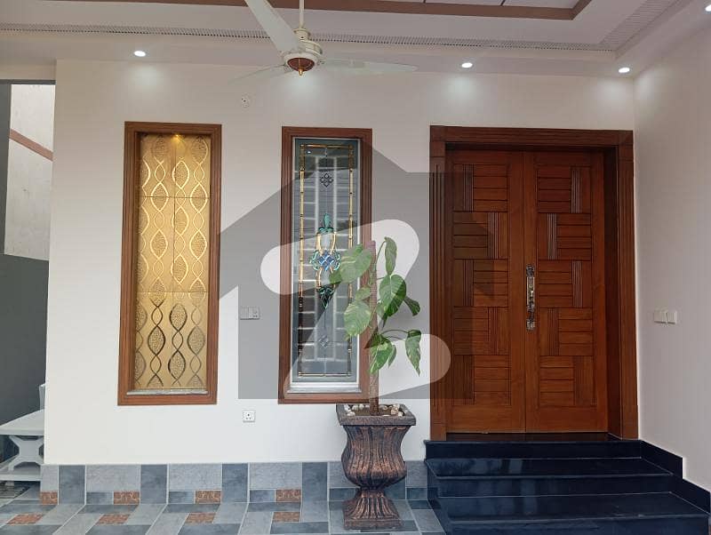 10 MARLA BRAND NEW LUXURY HOUSE FOR SALE 10 MARLA BRAND NEW LUXURY HOUSE FOR SALE