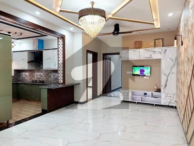 Investor Rate 10 Marla House For Urgent Sale Top Height Location