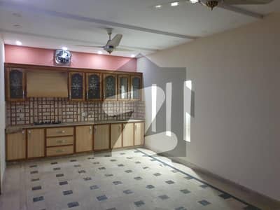 Spacious 10 Marla Flat For Rent In Lahore