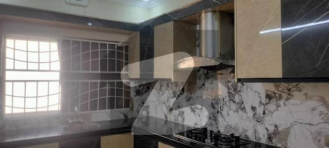 بحریہ ٹاؤن فیز 3 بحریہ ٹاؤن راولپنڈی,راولپنڈی میں 5 کمروں کا 10 مرلہ مکان 4.5 کروڑ میں برائے فروخت۔