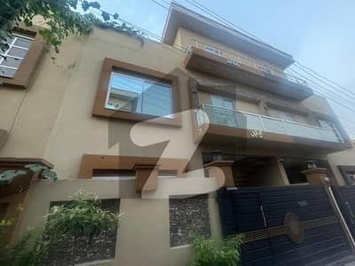 ڈیفنس روڈ راولپنڈی میں 4 کمروں کا 5 مرلہ مکان 1.85 کروڑ میں برائے فروخت۔