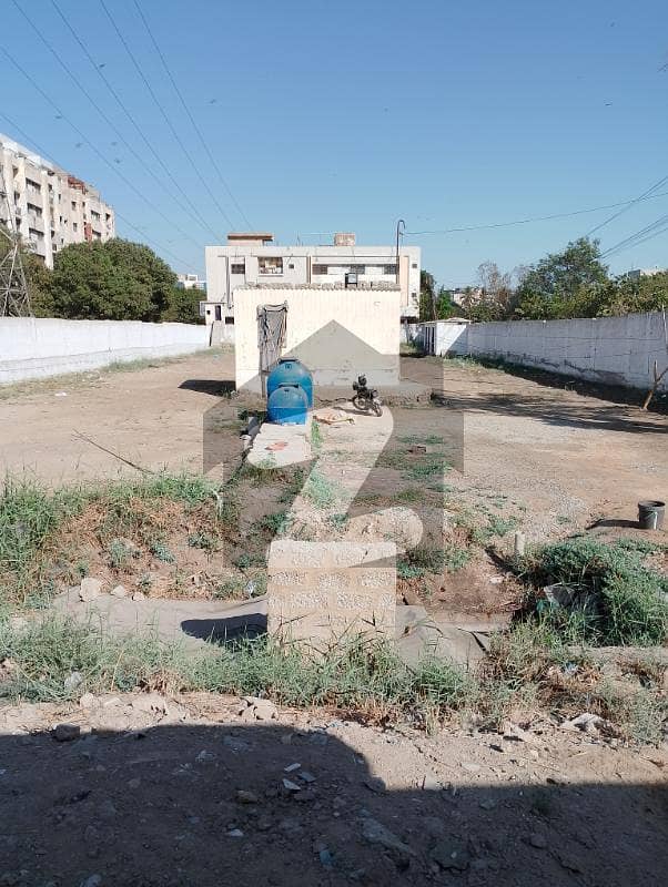 2442 Yards Commercial Plot On Main Road Clifton