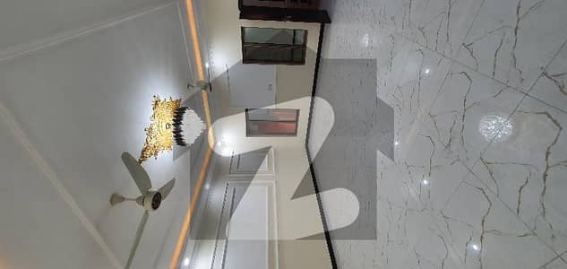 بی