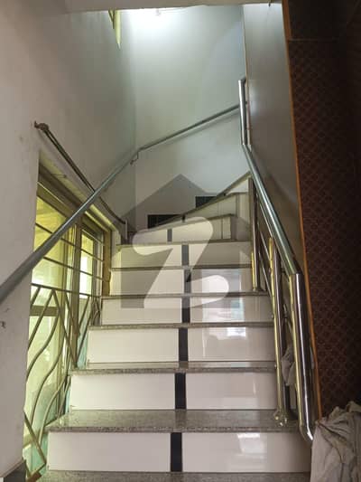 کینال گارڈن ۔ بلاک اے کینال گارڈن,لاہور میں 4 کمروں کا 5 مرلہ مکان 1.85 کروڑ میں برائے فروخت۔