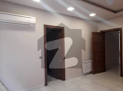 ایف ۔ 8 اسلام آباد میں 6 کمروں کا 1 کنال مکان 29.0 کروڑ میں برائے فروخت۔